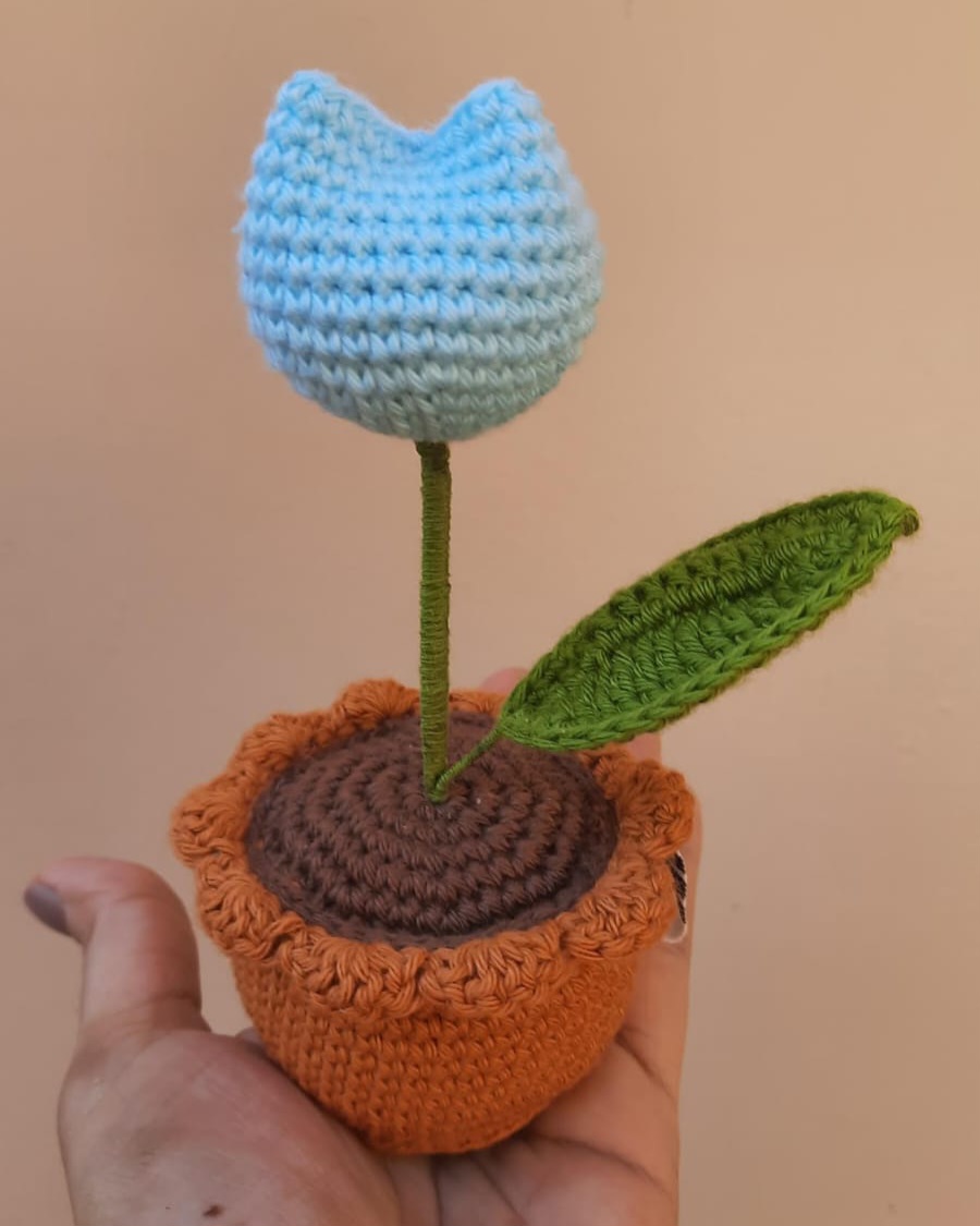 Crochet Tulip Flower Pot - Image 2